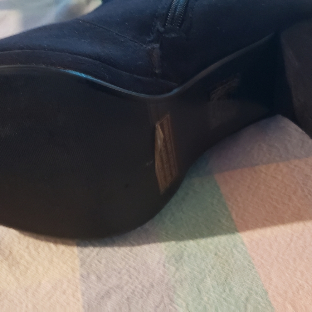 Boots - Picture 2 of 5
